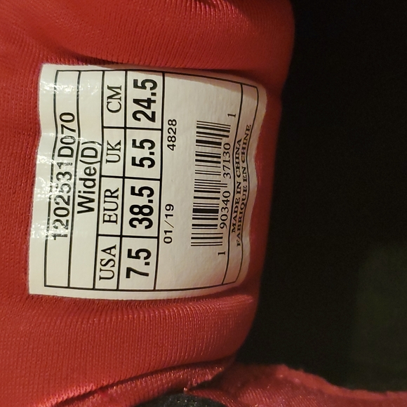 Brooks running shoes - Picture 3 of 5